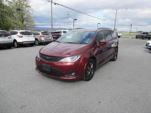 2018 Chrysler Pacifica Minivan Touring L FWD photo