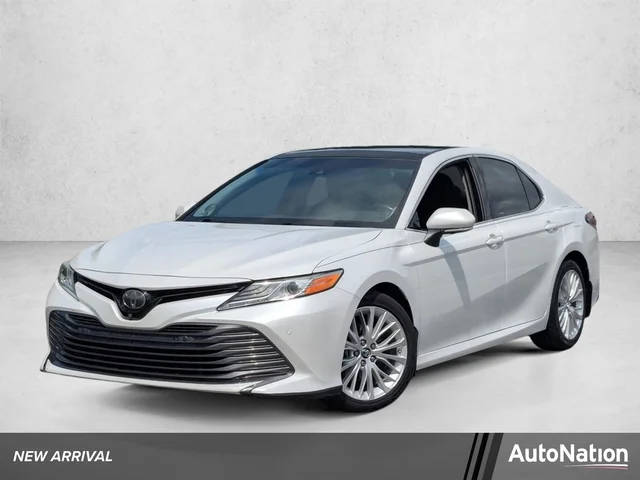 2018 Toyota Camry XLE FWD photo
