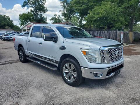 2017 Nissan Titan SV 4WD photo