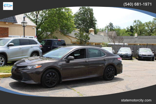 2018 Toyota Camry Hybrid LE FWD photo