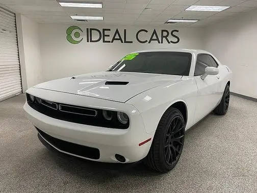 2018 Dodge Challenger SXT RWD photo