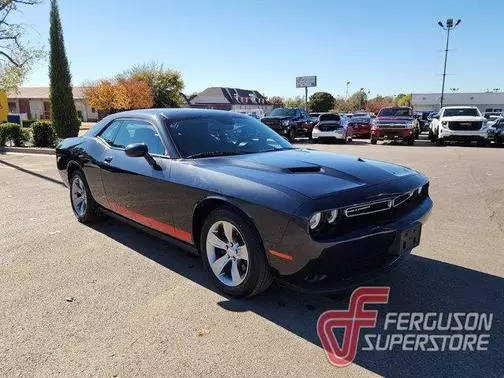 2017 Dodge Challenger SXT RWD photo