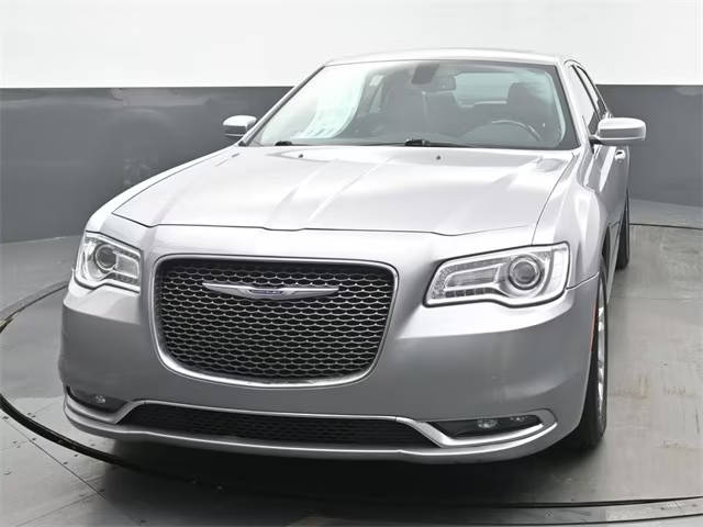 2017 Chrysler 300 300C RWD photo