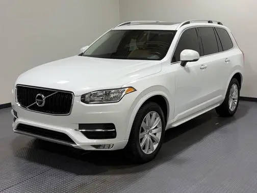 2016 Volvo XC90 T6 Momentum AWD photo
