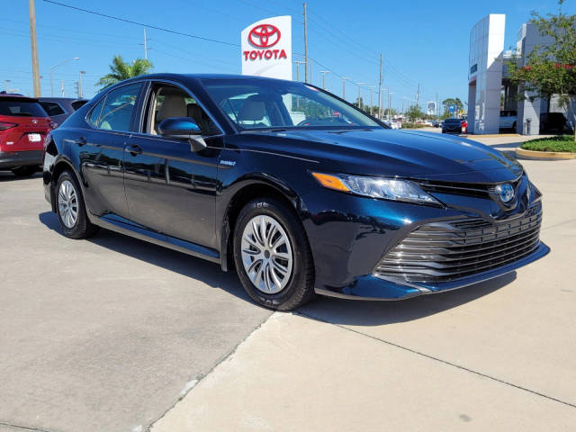2018 Toyota Camry Hybrid LE FWD photo