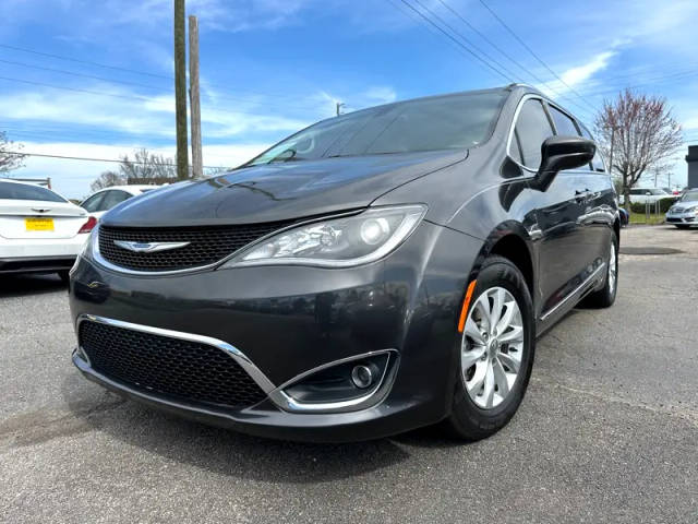 2018 Chrysler Pacifica Minivan Touring L Plus FWD photo