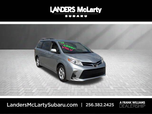 2019 Toyota Sienna LE FWD photo