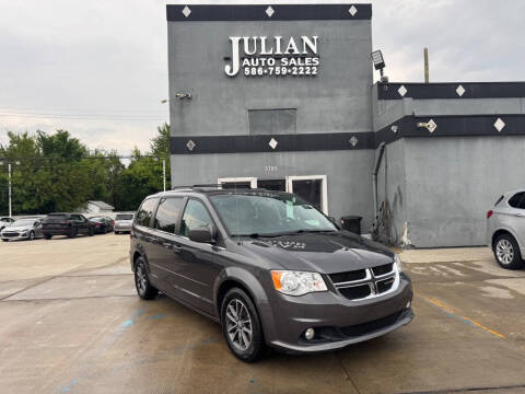 2017 Dodge Grand Caravan SXT FWD photo