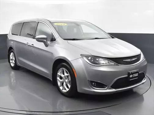 2018 Chrysler Pacifica Minivan Touring Plus FWD photo