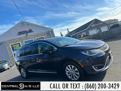 2019 Chrysler Pacifica Minivan Touring L FWD photo