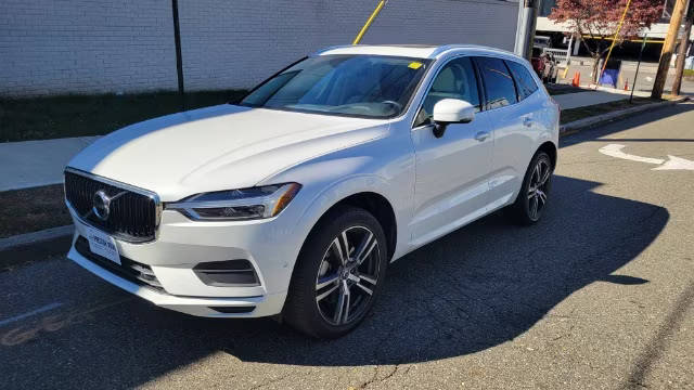 2019 Volvo XC60 Momentum AWD photo