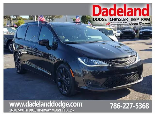 2019 Chrysler Pacifica Minivan Limited FWD photo
