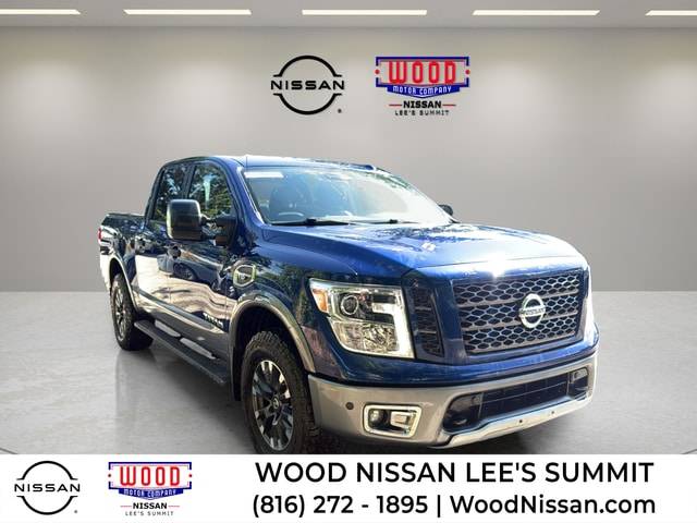 2017 Nissan Titan PRO-4X 4WD photo