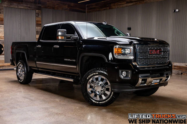 2019 GMC Sierra 2500HD Denali 4WD photo