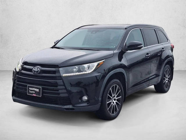 2018 Toyota Highlander SE FWD photo