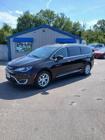 2018 Chrysler Pacifica Minivan Touring L FWD photo