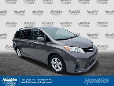 2018 Toyota Sienna LE FWD photo