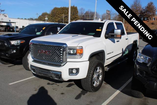 2016 GMC Sierra 2500HD Denali 4WD photo
