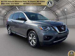 2017 Nissan Pathfinder SL FWD photo