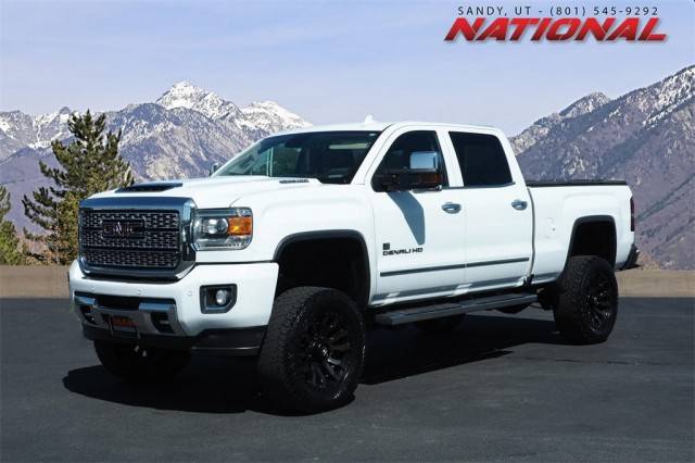 2019 GMC Sierra 2500HD Denali 4WD photo