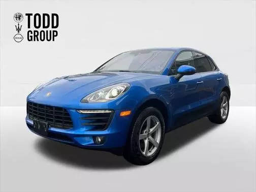 2018 Porsche Macan  AWD photo