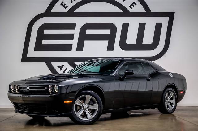 2015 Dodge Challenger SXT RWD photo
