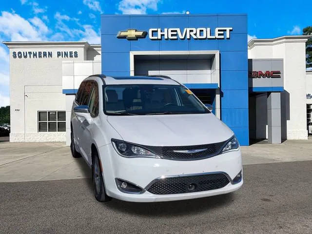 2019 Chrysler Pacifica Minivan Limited FWD photo