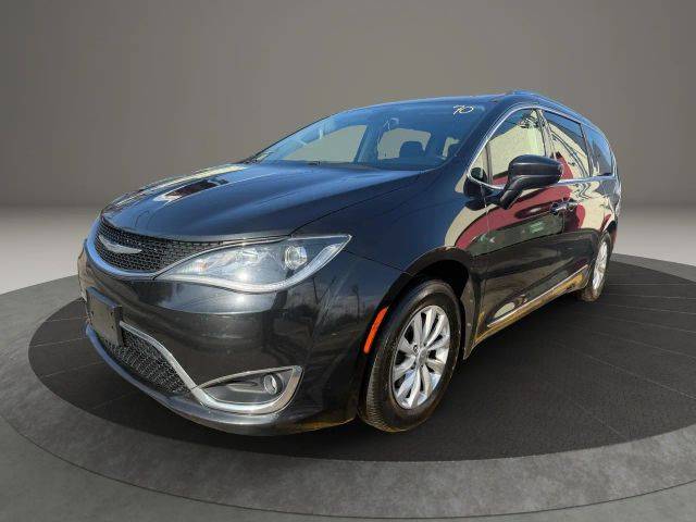 2018 Chrysler Pacifica Minivan Touring L FWD photo