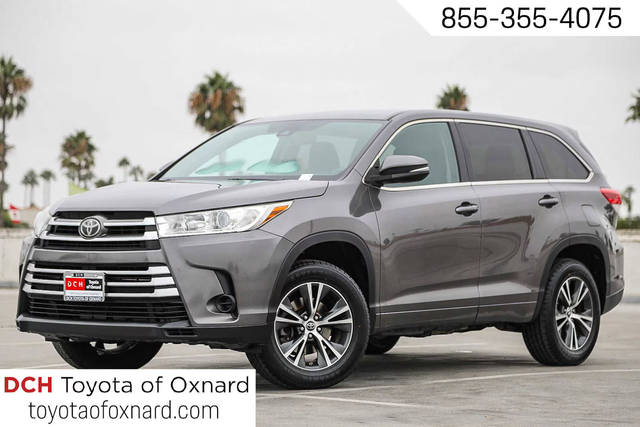 2017 Toyota Highlander LE FWD photo