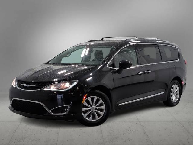 2019 Chrysler Pacifica Minivan Touring L FWD photo