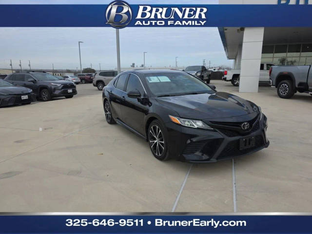 2018 Toyota Camry SE FWD photo