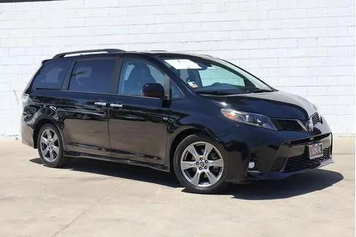 2018 Toyota Sienna SE FWD photo