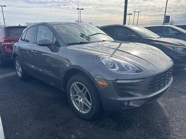 2018 Porsche Macan  AWD photo