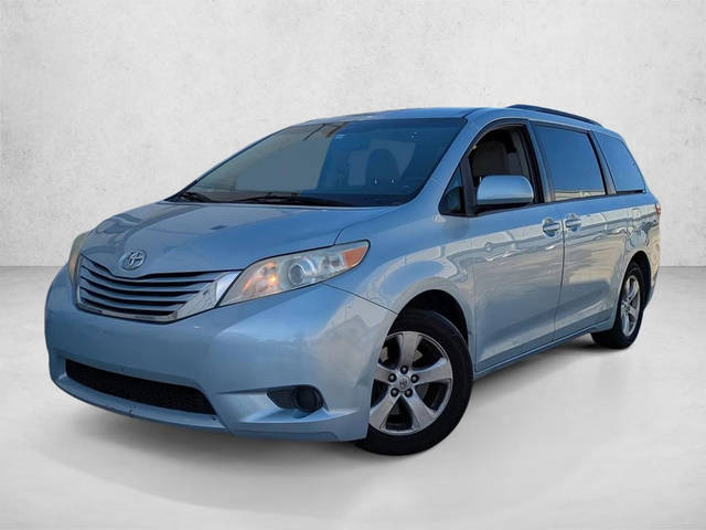 2015 Toyota Sienna LE FWD photo