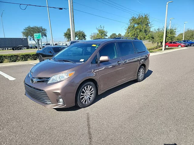 2019 Toyota Sienna XLE Premium FWD photo
