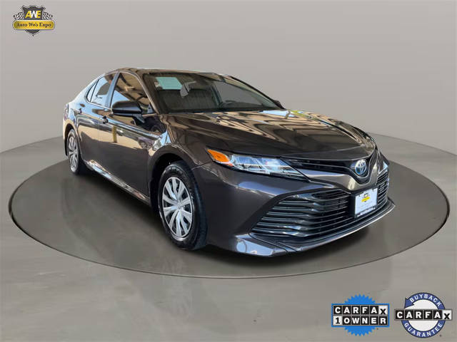 2018 Toyota Camry Hybrid LE FWD photo