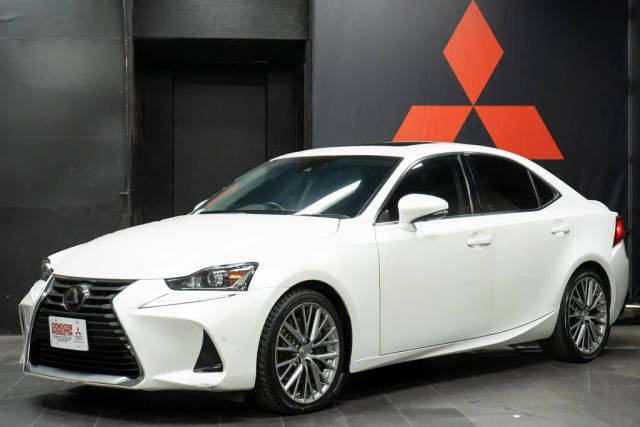 2018 Lexus IS IS 300 RWD photo