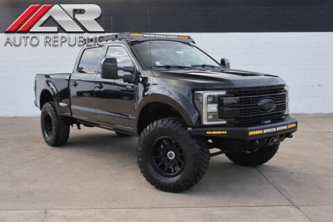 2019 Ford F-250 Super Duty Platinum 4WD photo