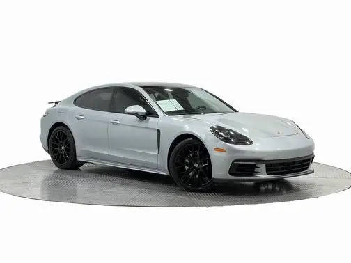 2018 Porsche Panamera  RWD photo