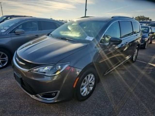 2019 Chrysler Pacifica Minivan Touring L FWD photo