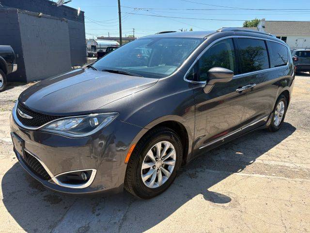 2019 Chrysler Pacifica Minivan Touring L FWD photo