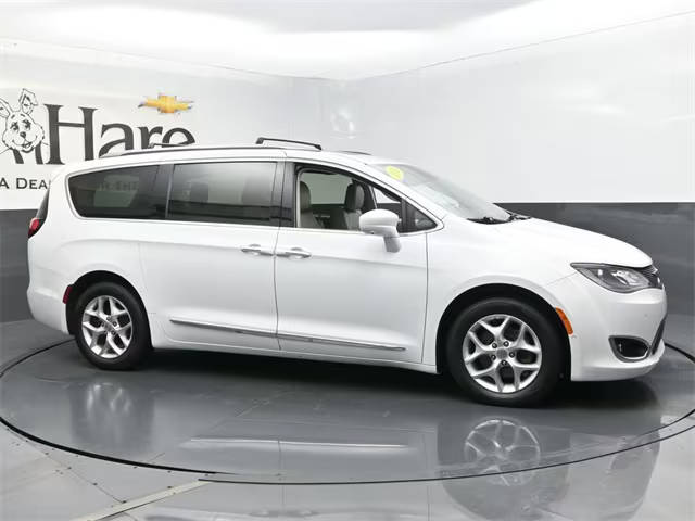 2019 Chrysler Pacifica Minivan Touring L Plus FWD photo