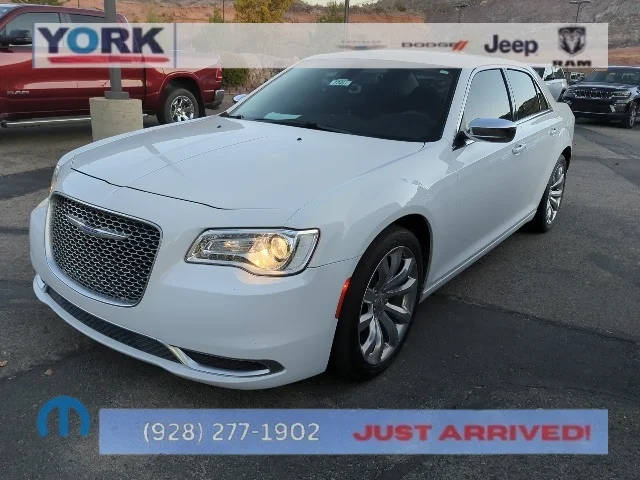 2018 Chrysler 300 Touring RWD photo