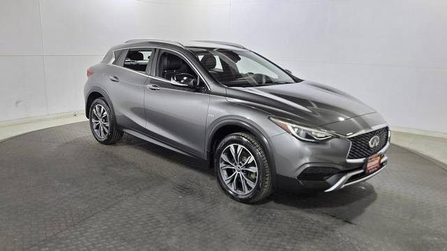 2018 Infiniti QX30 LUXE AWD photo