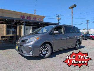 2019 Toyota Sienna XLE FWD photo