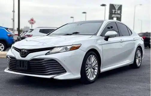 2018 Toyota Camry XLE FWD photo