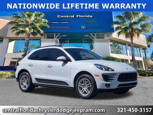2018 Porsche Macan  AWD photo