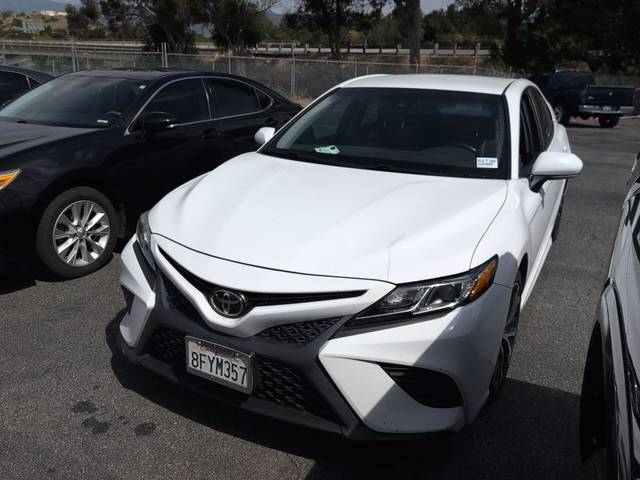 2018 Toyota Camry SE FWD photo