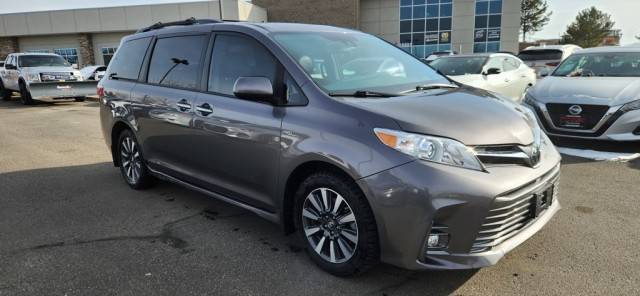 2019 Toyota Sienna XLE AWD photo