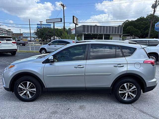 2018 Toyota RAV4 XLE FWD photo